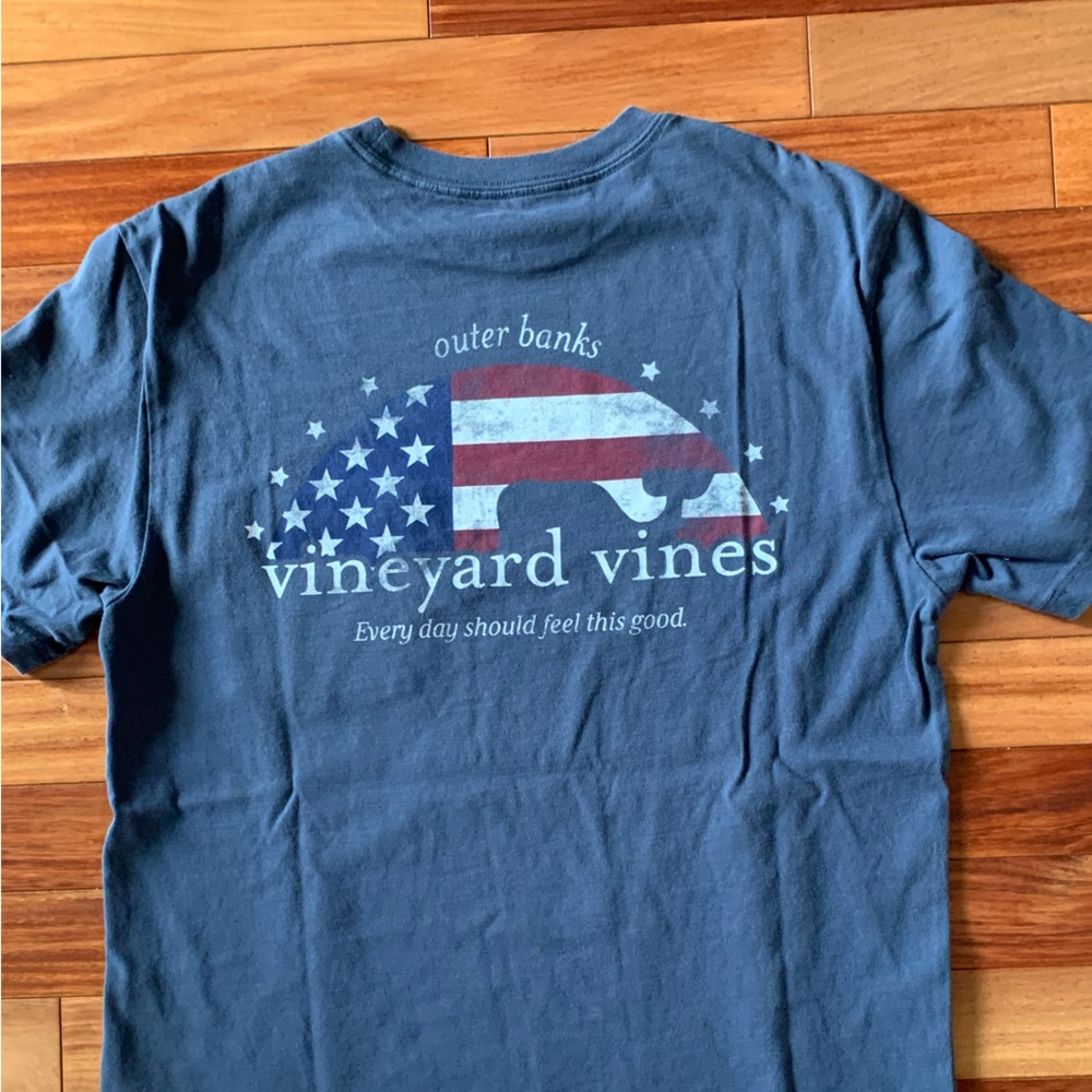 Vineyard Vines T-shirt